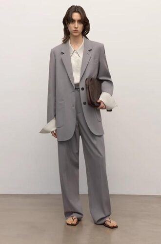 Heavy fine twill worsted wool, asymmetrical collar design, basic classic two-button suit
