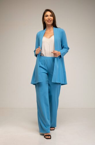 Straight-cut trouser suit with an open 3/4 turquoise blue jacket